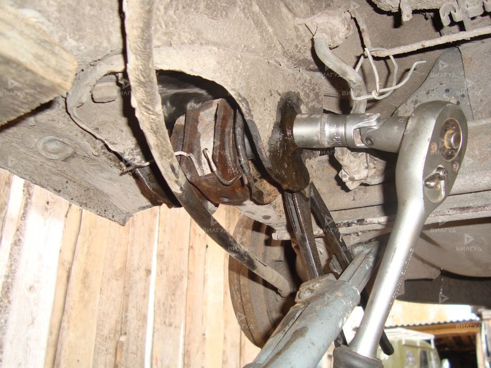 Замена сайлентблоков задней балки Volvo 440 в Краснодаре